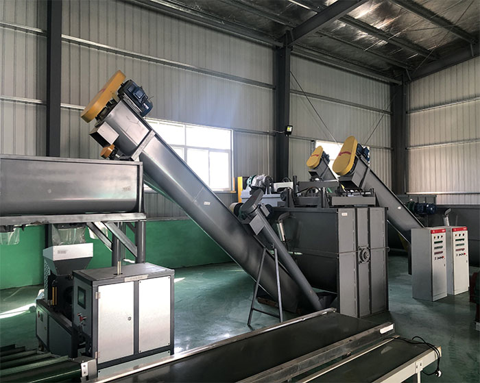 Heavy-Duty Augers & Pneumatic Discharge Gate Mechanism / 重载螺旋推料与气动排料阀体